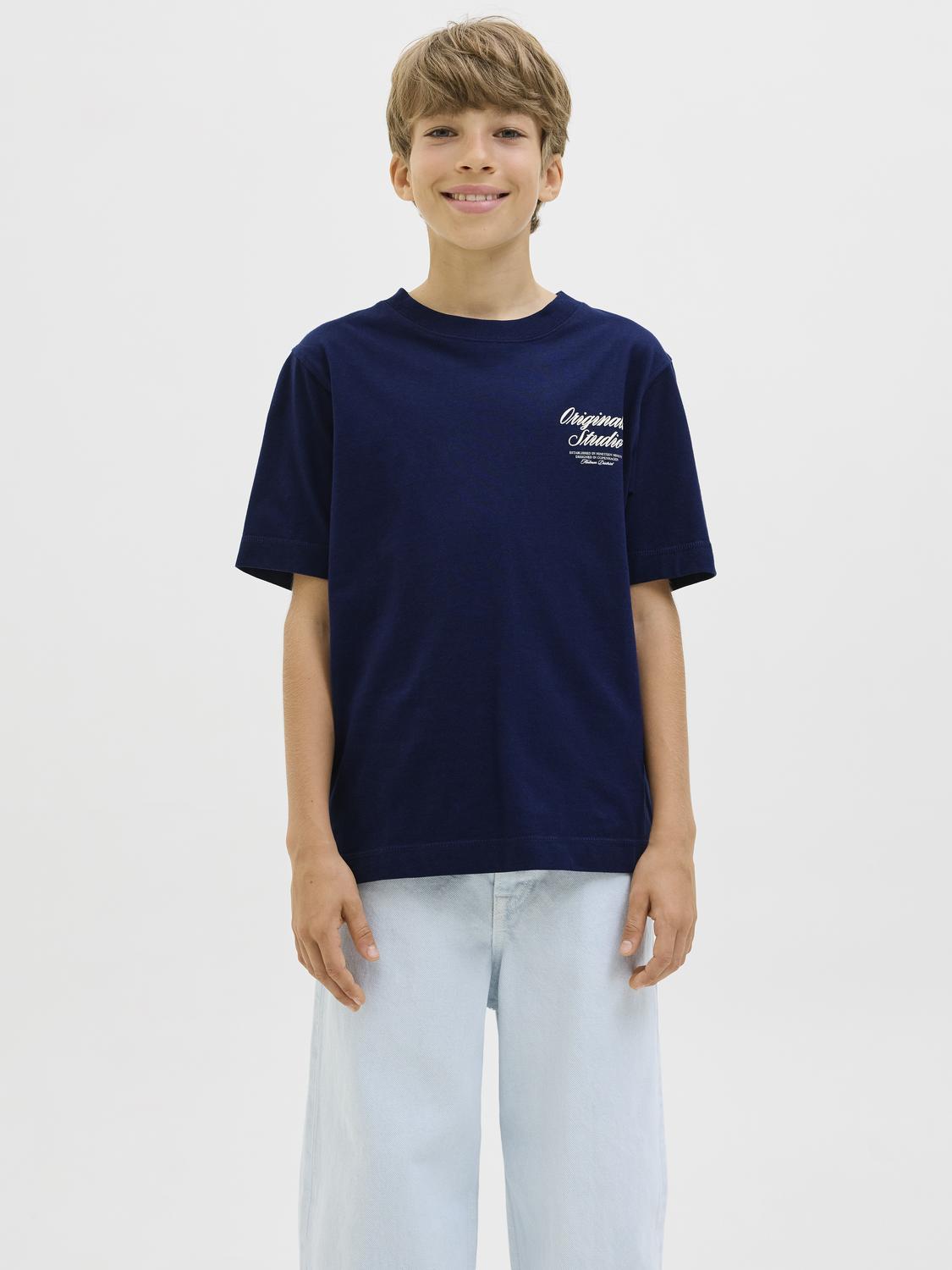 model_shot-front